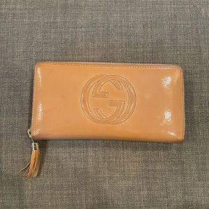 MAUVE GUCCI SOHO WALLET